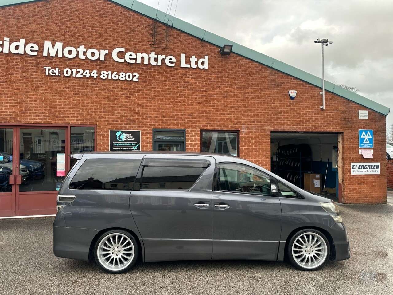 A 2010 TOYOTA VELLFIRE Auto MPV 7-Seater Rear view camera plus sensors A 2010 TOYOTA VELLFIRE Auto MPV 7-Seater Rear view camera plus sensors