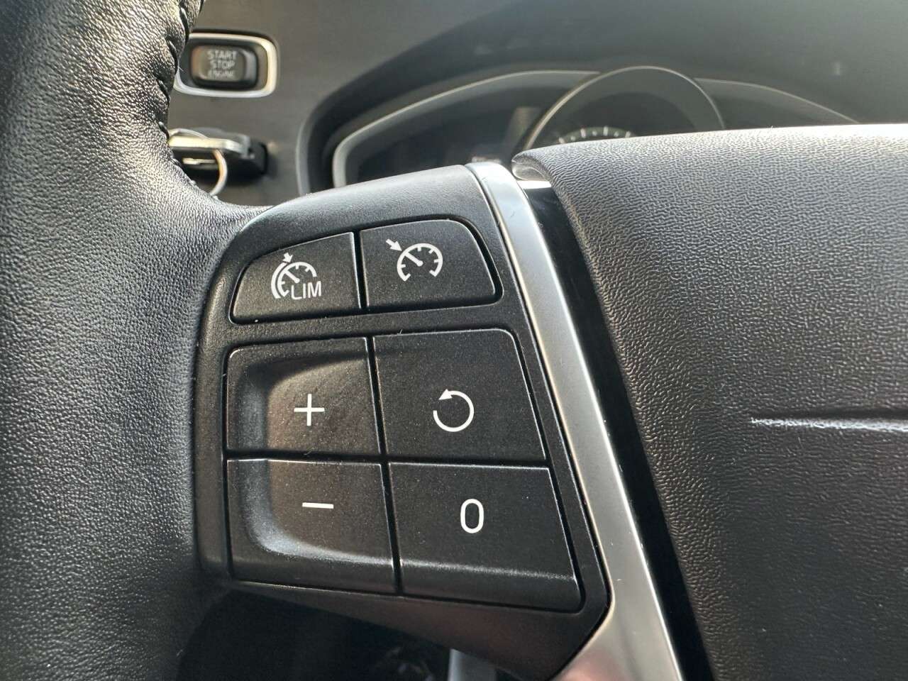 2017 VOLVO V40 CROSS COUNTRY 2017 VOLVO V40 CROSS COUNTRY