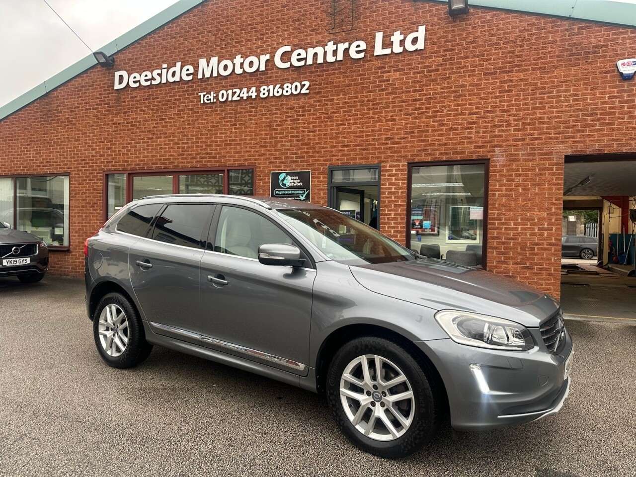 A 2016 VOLVO XC60 2.0 D4 SE Lux Nav SUV 5dr Diesel Auto Euro 6 (s/s) (190 ps) Rear parking se A 2016 VOLVO XC60 2.0 D4 SE Lux Nav SUV 5dr Diesel Auto Euro 6 (s/s) (190 ps) Rear parking se