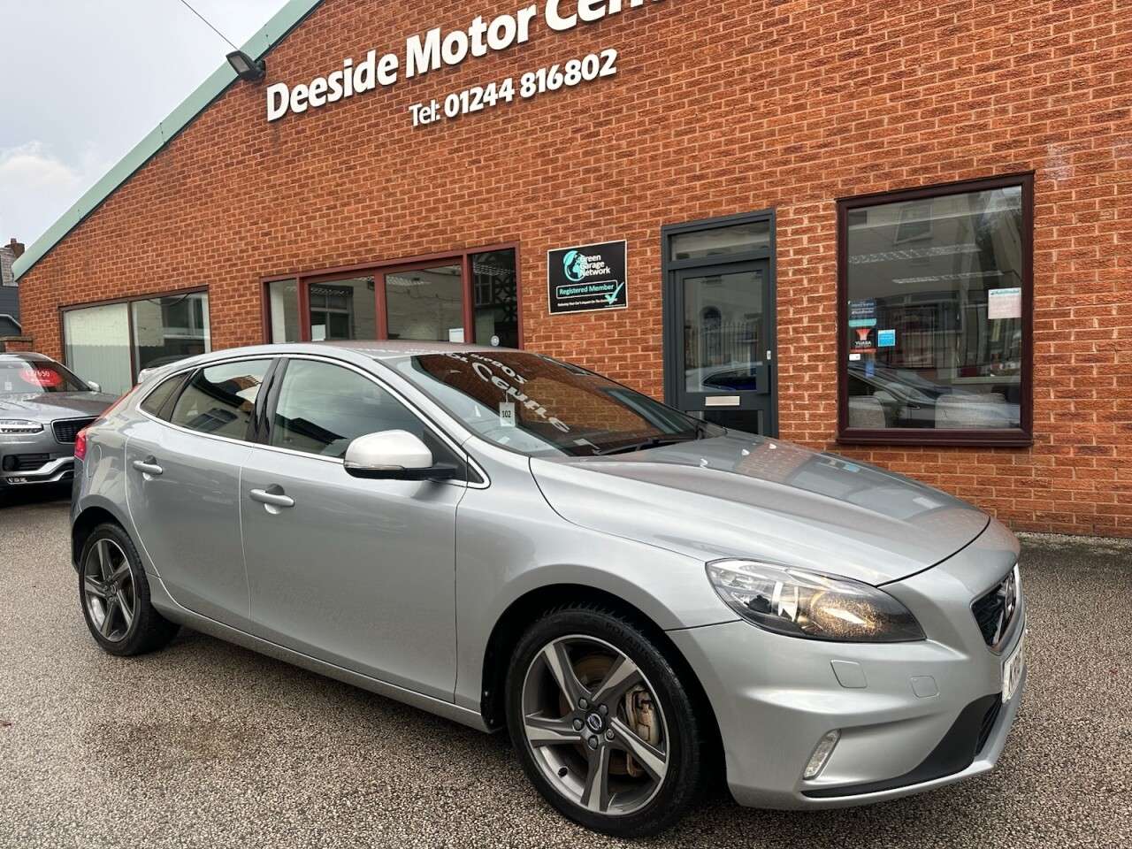 A 2016 VOLVO V40 2.0 D3 R-Design Nav Hatchback 5dr Diesel Manual Euro 6 (s/s) (150 ps) R-Des A 2016 VOLVO V40 2.0 D3 R-Design Nav Hatchback 5dr Diesel Manual Euro 6 (s/s) (150 ps) R-Des