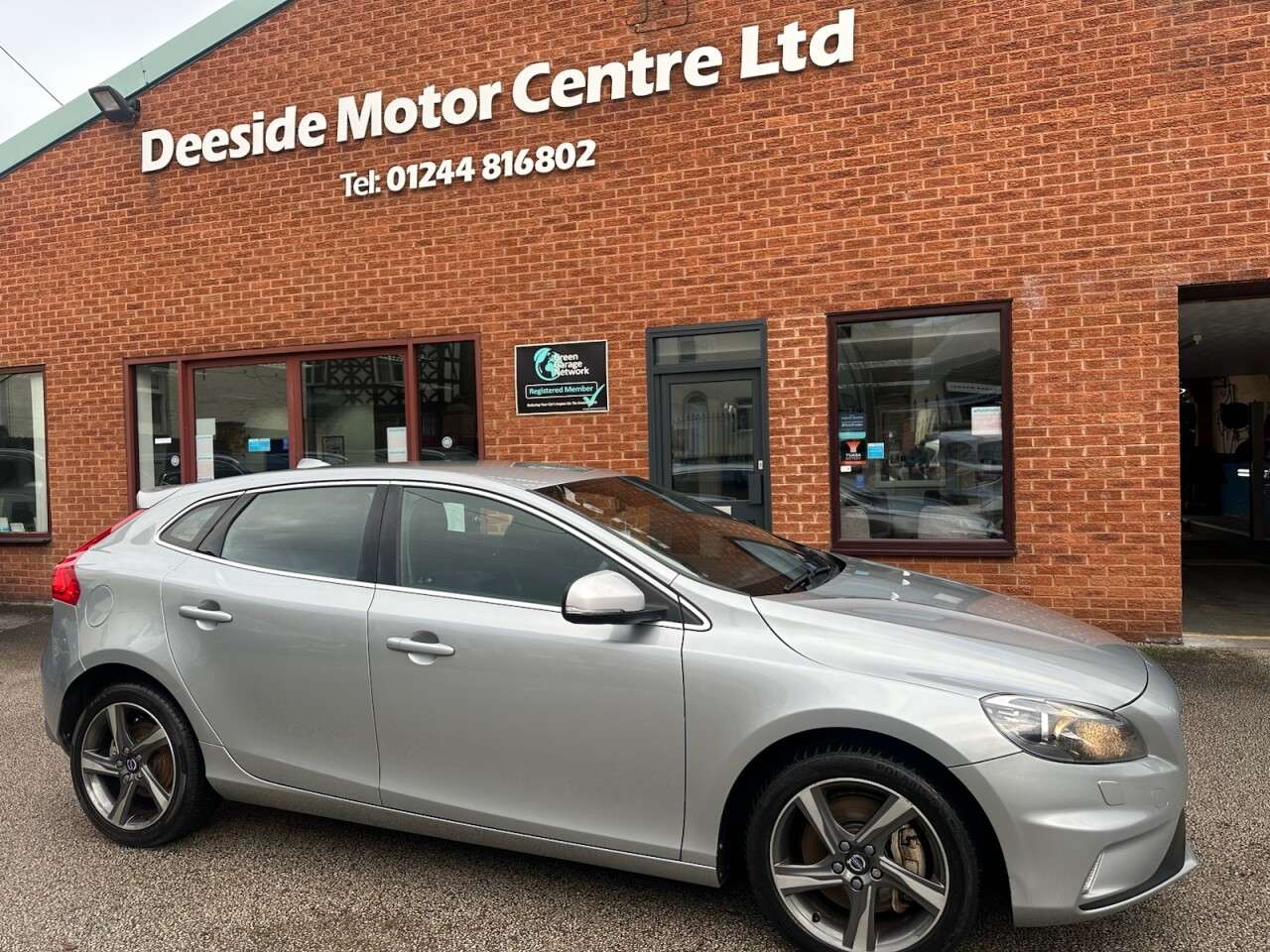 2016 VOLVO V40 2016 VOLVO V40