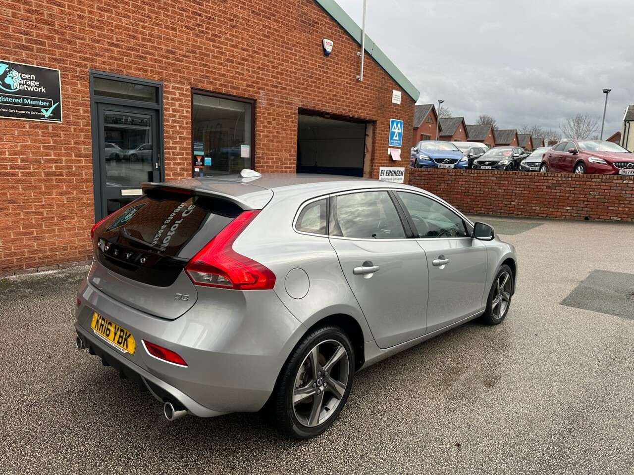 2016 VOLVO V40 2016 VOLVO V40