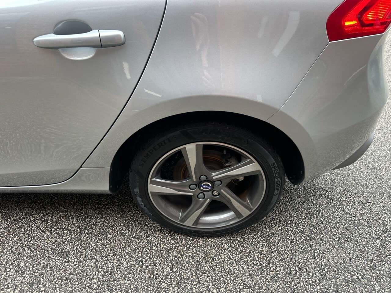 2016 VOLVO V40 2016 VOLVO V40