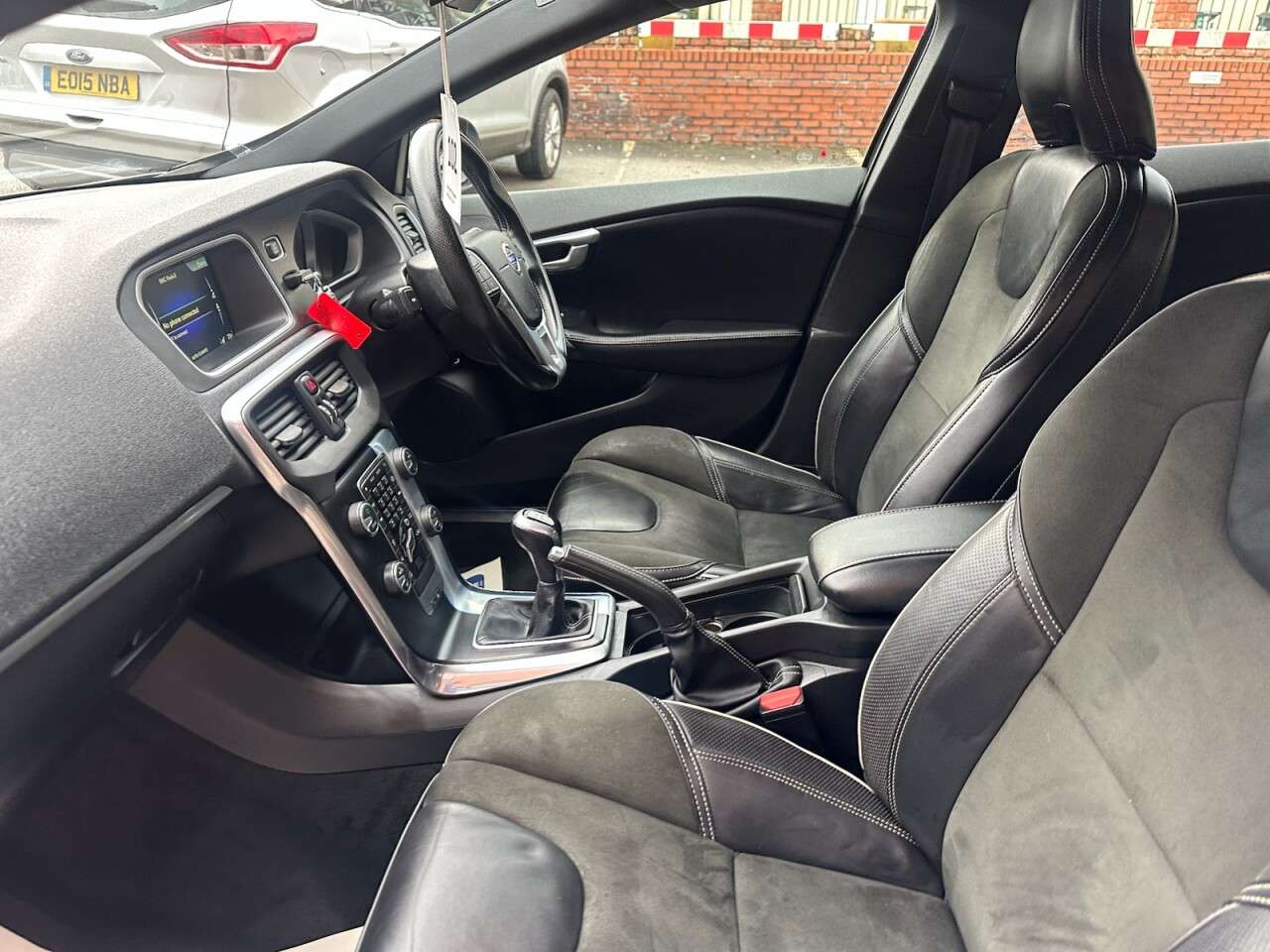 2016 VOLVO V40 2016 VOLVO V40