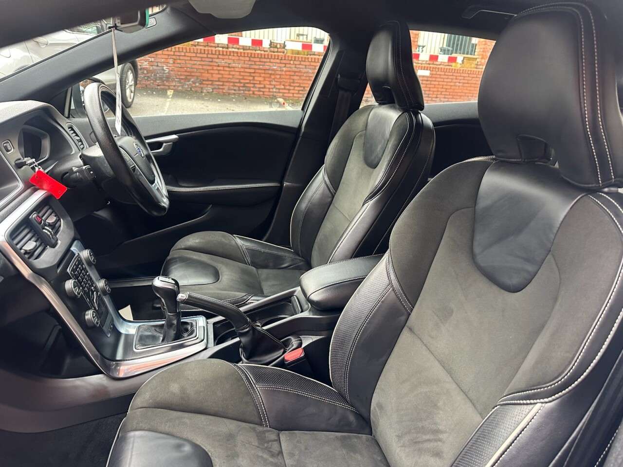 2016 VOLVO V40 2016 VOLVO V40