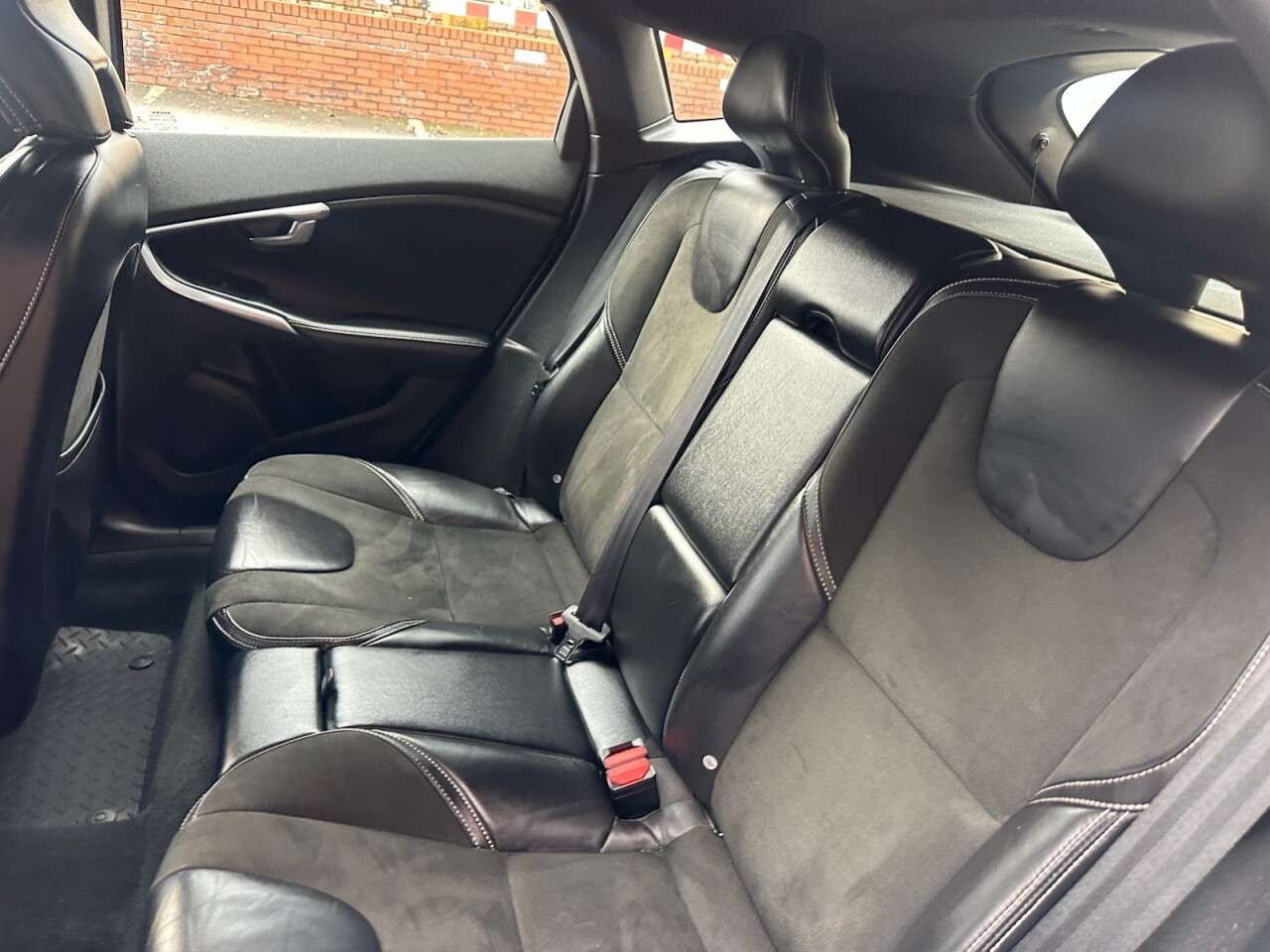 2016 VOLVO V40 2016 VOLVO V40