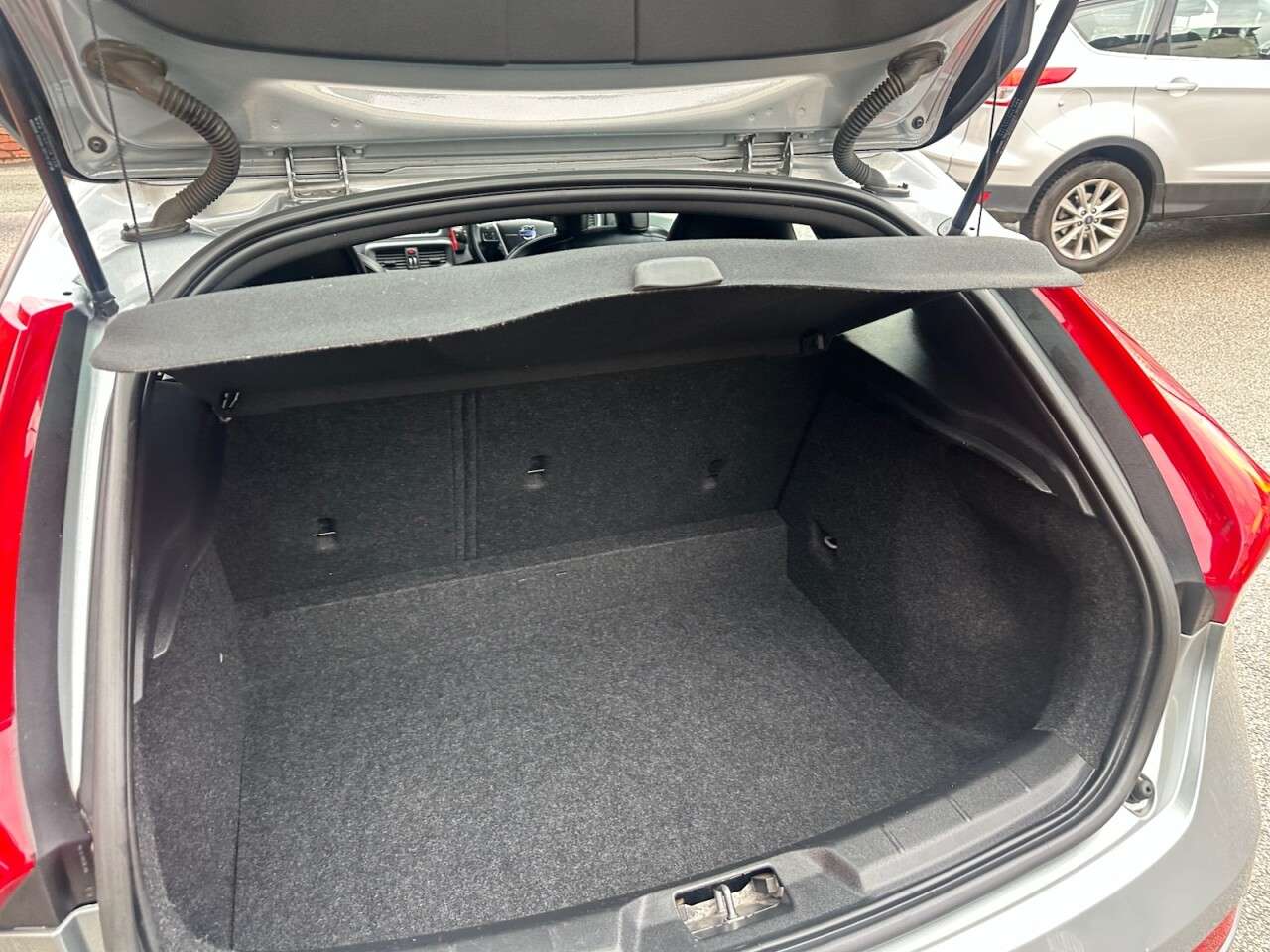 2016 VOLVO V40 2016 VOLVO V40