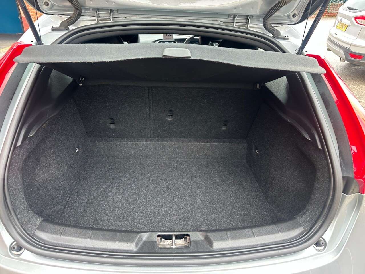 2016 VOLVO V40 2016 VOLVO V40