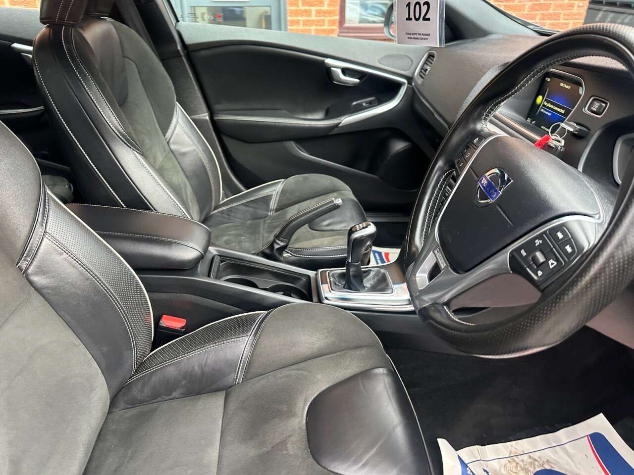 2016 VOLVO V40 2016 VOLVO V40