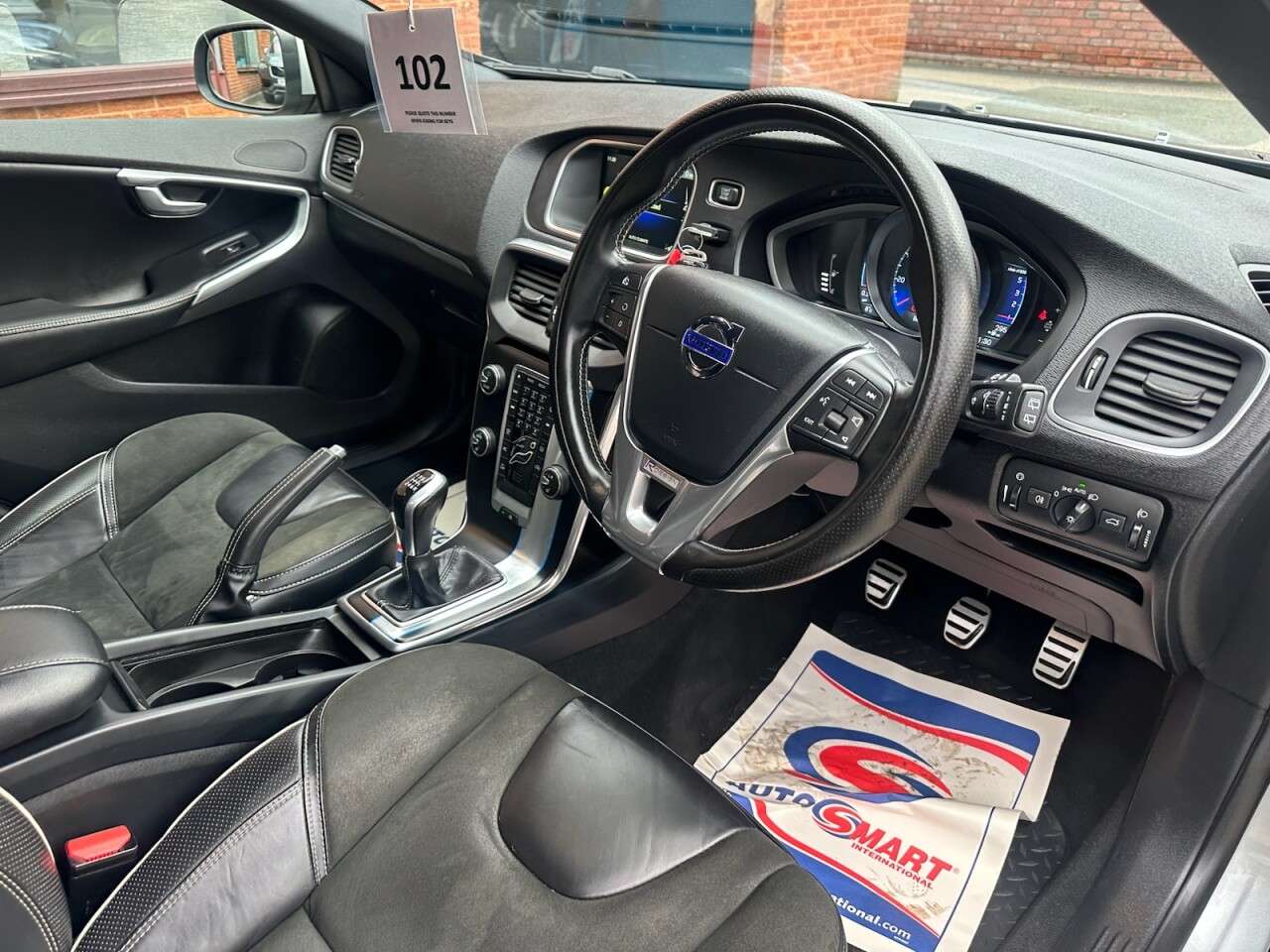 2016 VOLVO V40 2016 VOLVO V40