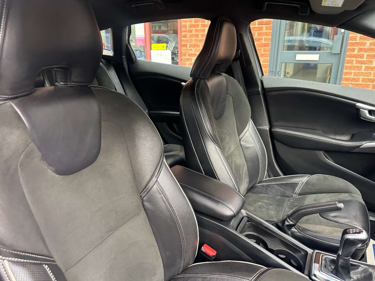 2016 VOLVO V40 2016 VOLVO V40