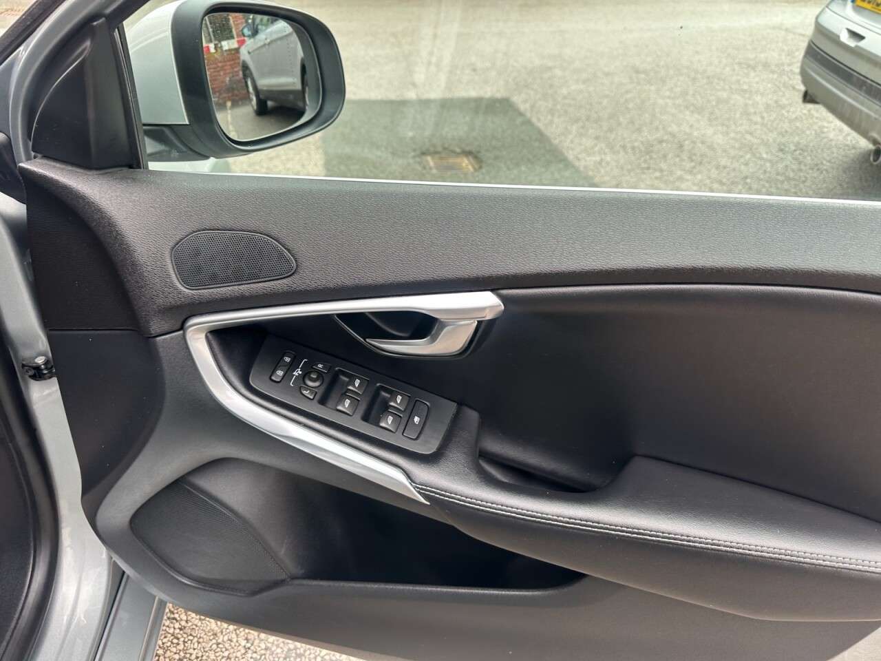 2016 VOLVO V40 2016 VOLVO V40