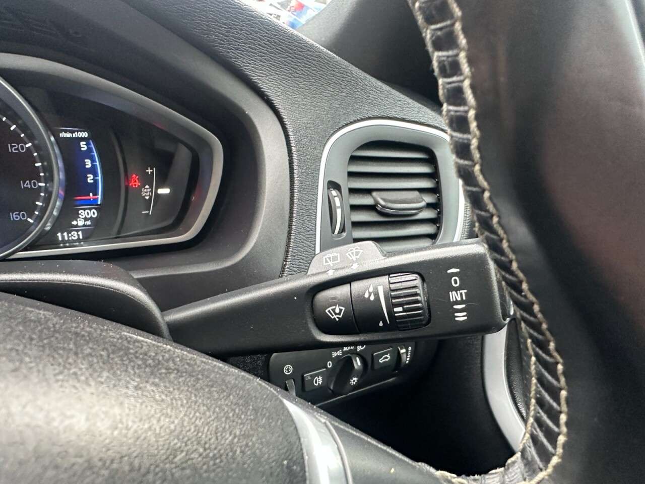 2016 VOLVO V40 2016 VOLVO V40