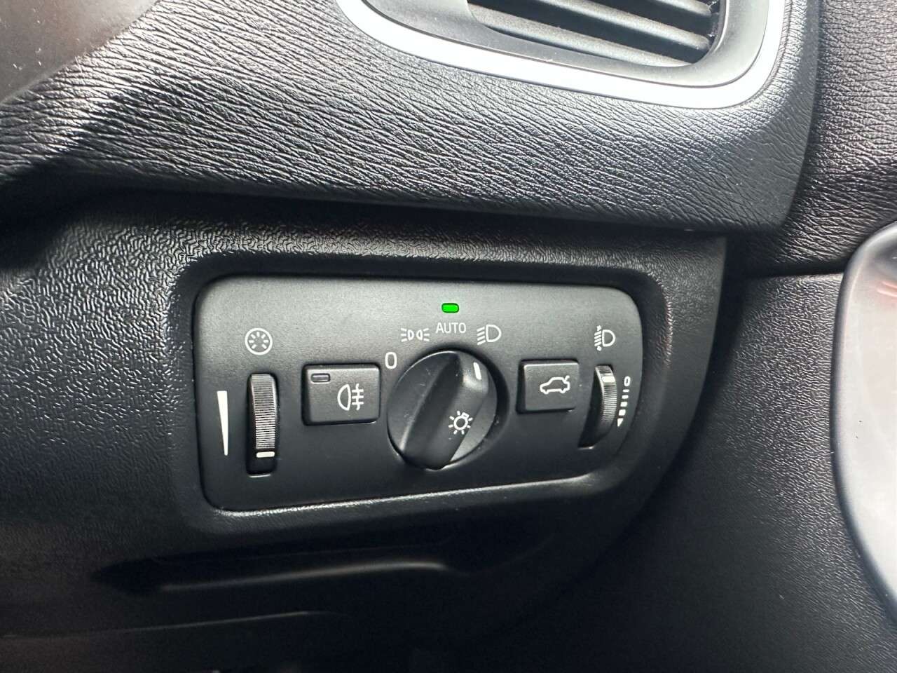 2016 VOLVO V40 2016 VOLVO V40