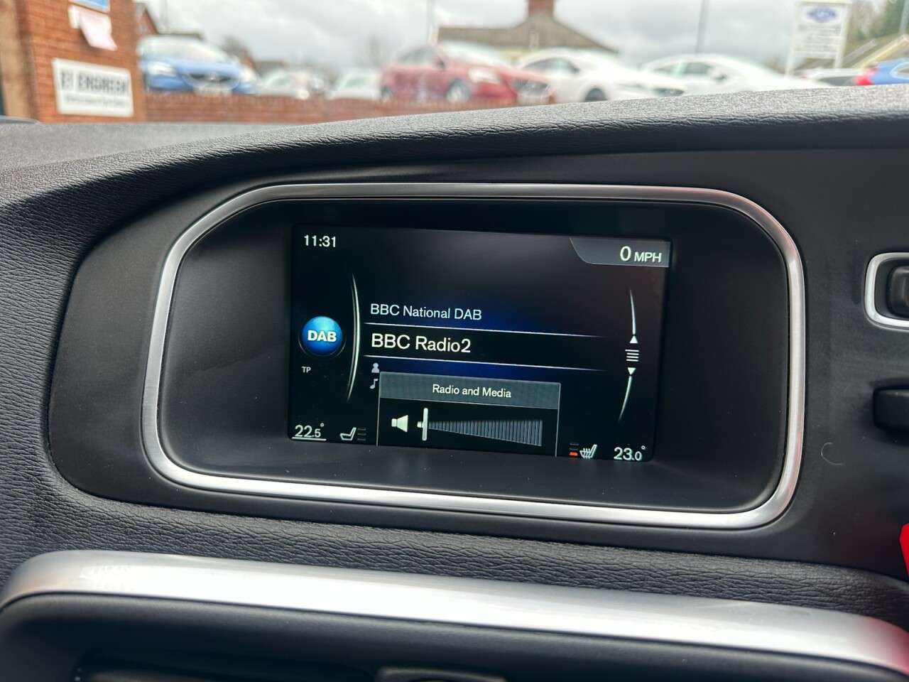 2016 VOLVO V40 2016 VOLVO V40