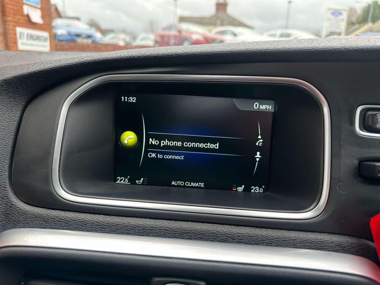 2016 VOLVO V40 2016 VOLVO V40