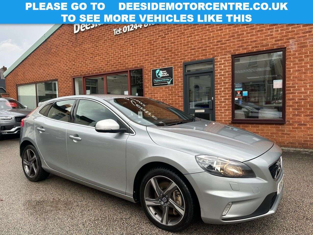 A 2016 VOLVO V40 2.0 D3 R-Design Nav Hatchback 5dr Diesel Manual Euro 6 (s/s) (150 ps) R-Des A 2016 VOLVO V40 2.0 D3 R-Design Nav Hatchback 5dr Diesel Manual Euro 6 (s/s) (150 ps) R-Des
