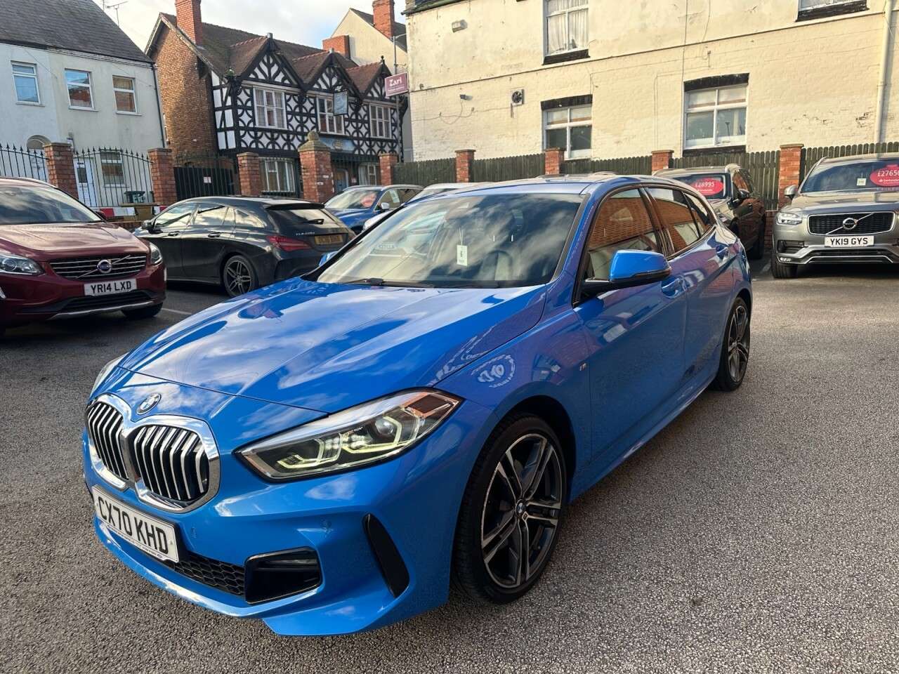 A 2020 BMW 1 SERIES 1.5 118i M Sport Hatchback 5dr Petrol DCT Euro 6 (s/s) (140 ps) Front and r A 2020 BMW 1 SERIES 1.5 118i M Sport Hatchback 5dr Petrol DCT Euro 6 (s/s) (140 ps) Front and r