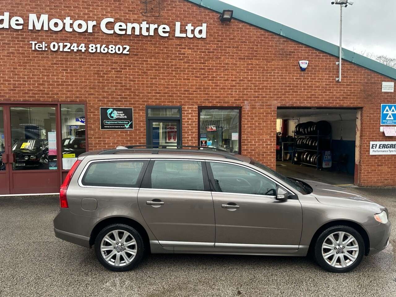 A 2009 VOLVO V70 2.0D SE Estate 5dr Diesel Manual Euro 4 (136 ps) Documented service record A 2009 VOLVO V70 2.0D SE Estate 5dr Diesel Manual Euro 4 (136 ps) Documented service record