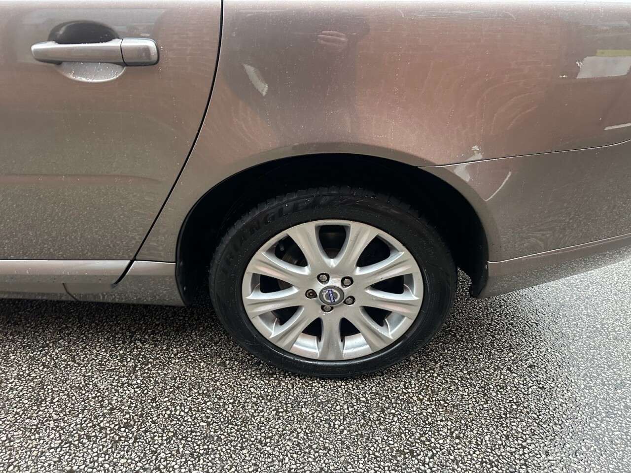 2009 VOLVO V70 2009 VOLVO V70