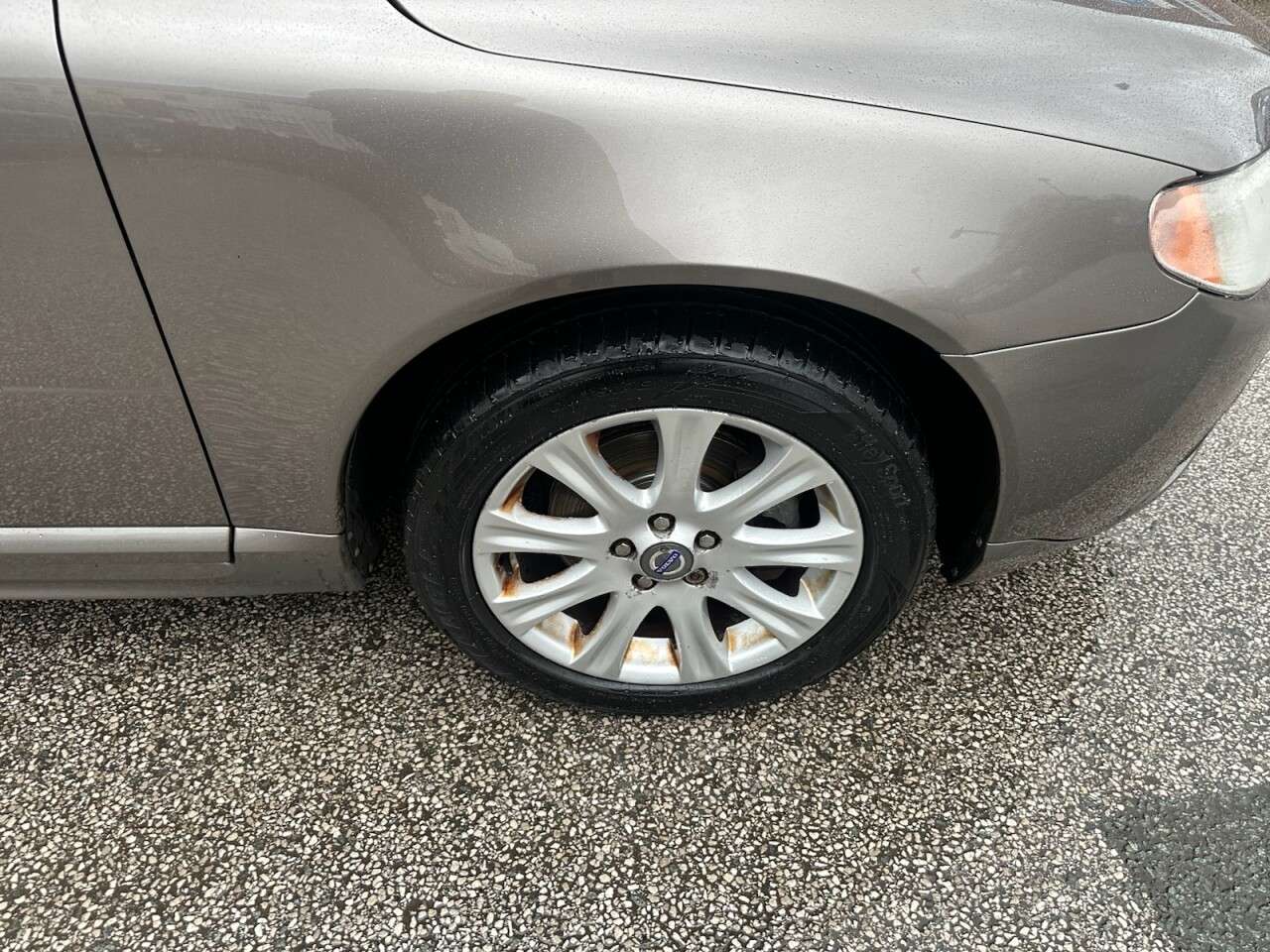 2009 VOLVO V70 2009 VOLVO V70