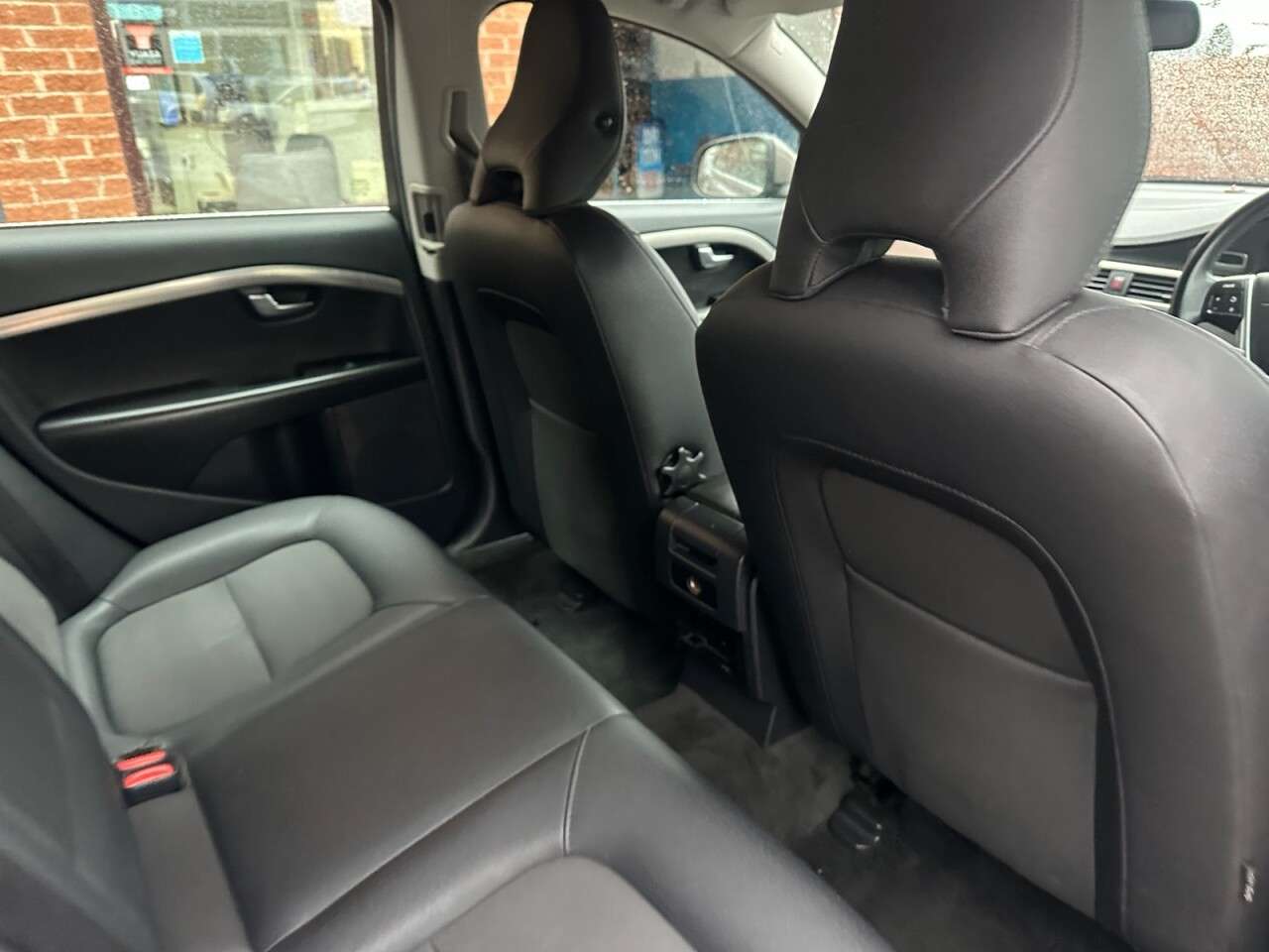 2009 VOLVO V70 2009 VOLVO V70