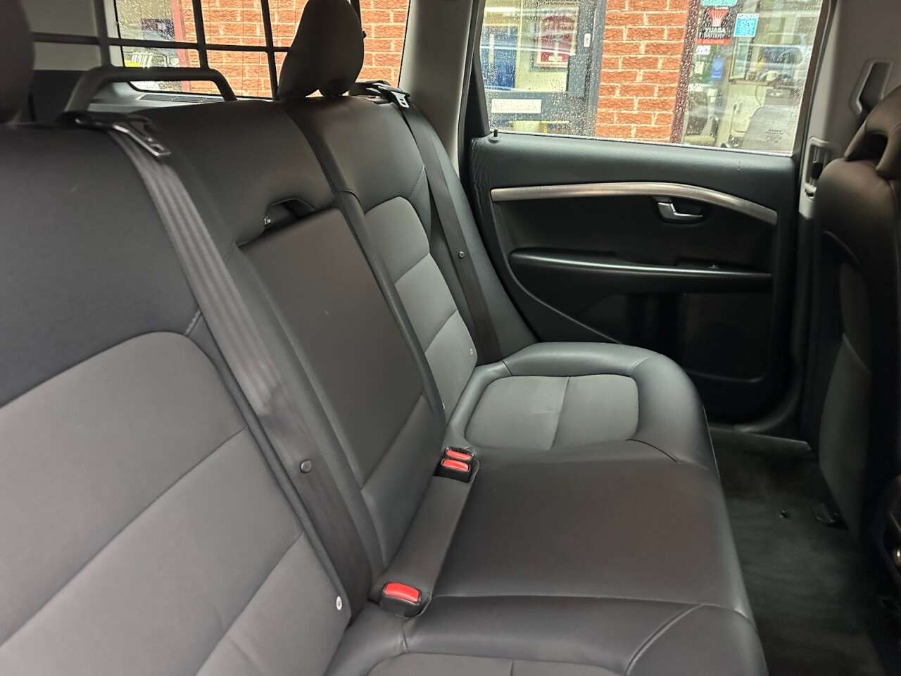 2009 VOLVO V70 2009 VOLVO V70