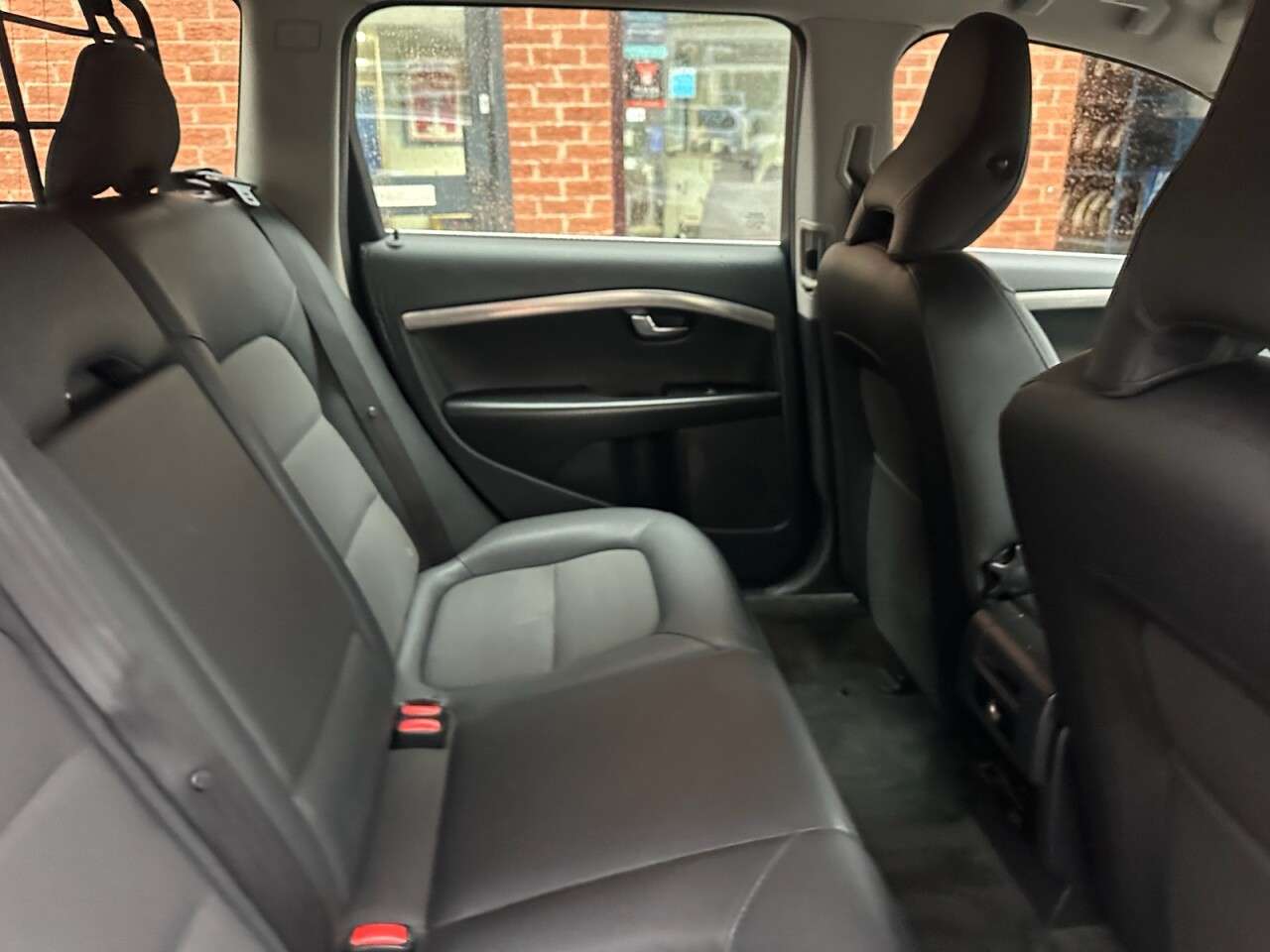 2009 VOLVO V70 2009 VOLVO V70