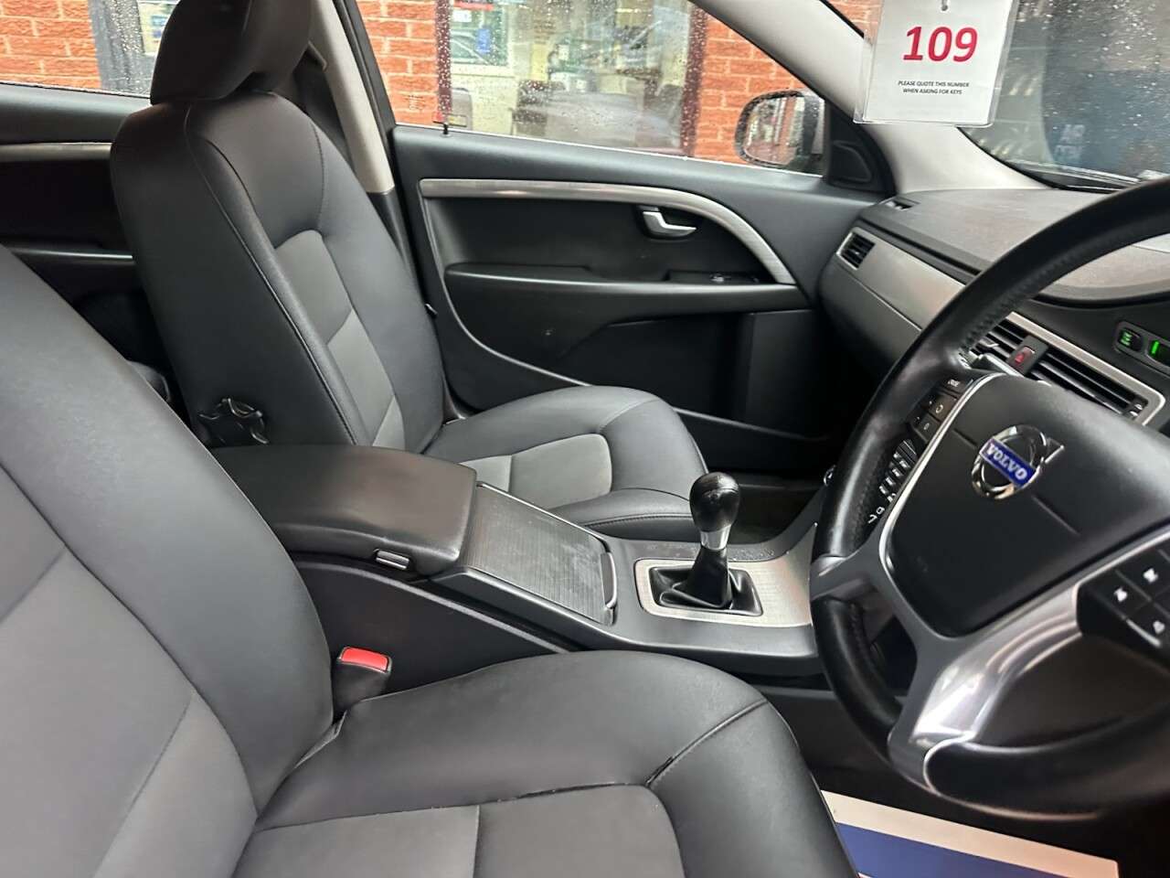 2009 VOLVO V70 2009 VOLVO V70