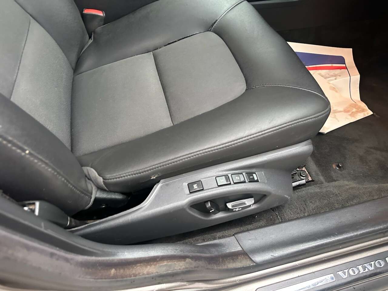 2009 VOLVO V70 2009 VOLVO V70