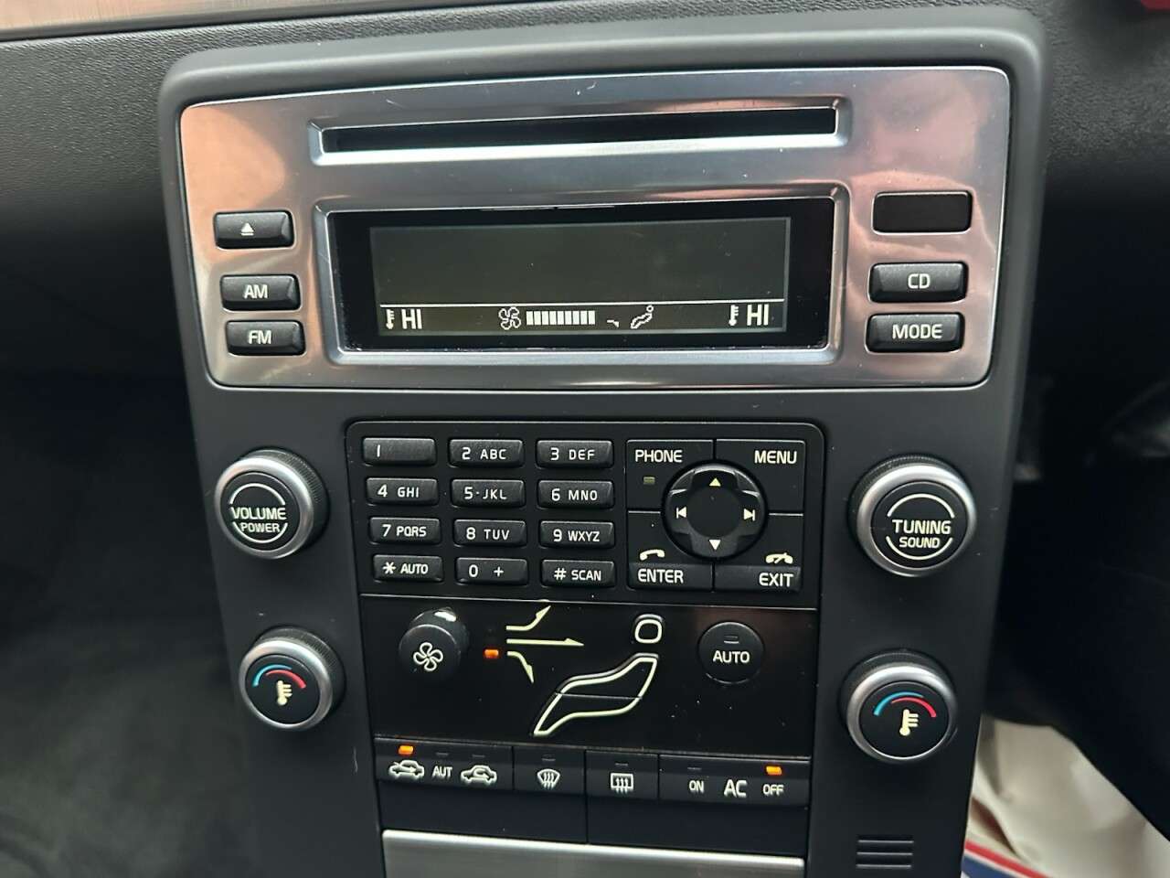 2009 VOLVO V70 2009 VOLVO V70