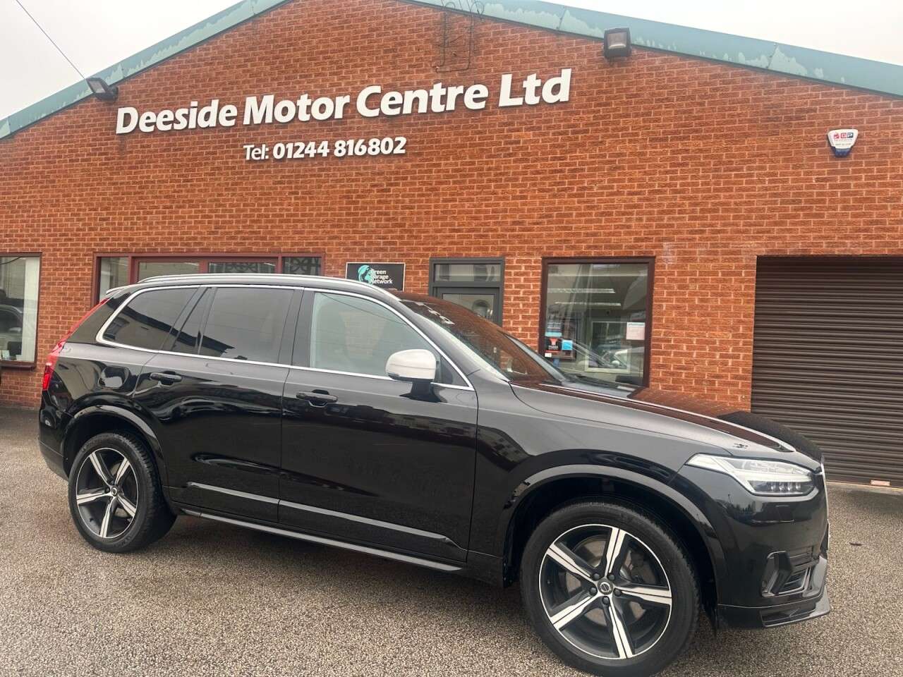 A 2017 VOLVO XC90 2.0h T8 Twin Engine 10.4kWh R-Design Pro SUV 5dr Petrol Plug-in Hybrid Auto A 2017 VOLVO XC90 2.0h T8 Twin Engine 10.4kWh R-Design Pro SUV 5dr Petrol Plug-in Hybrid Auto