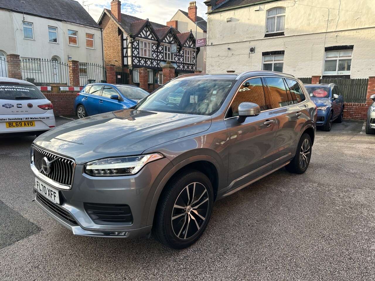 A 2020 VOLVO XC90 2.0 B5 MHEV Momentum SUV 5dr Diesel Hybrid Auto 4WD Euro 6 (s/s) (235 ps) R A 2020 VOLVO XC90 2.0 B5 MHEV Momentum SUV 5dr Diesel Hybrid Auto 4WD Euro 6 (s/s) (235 ps) R