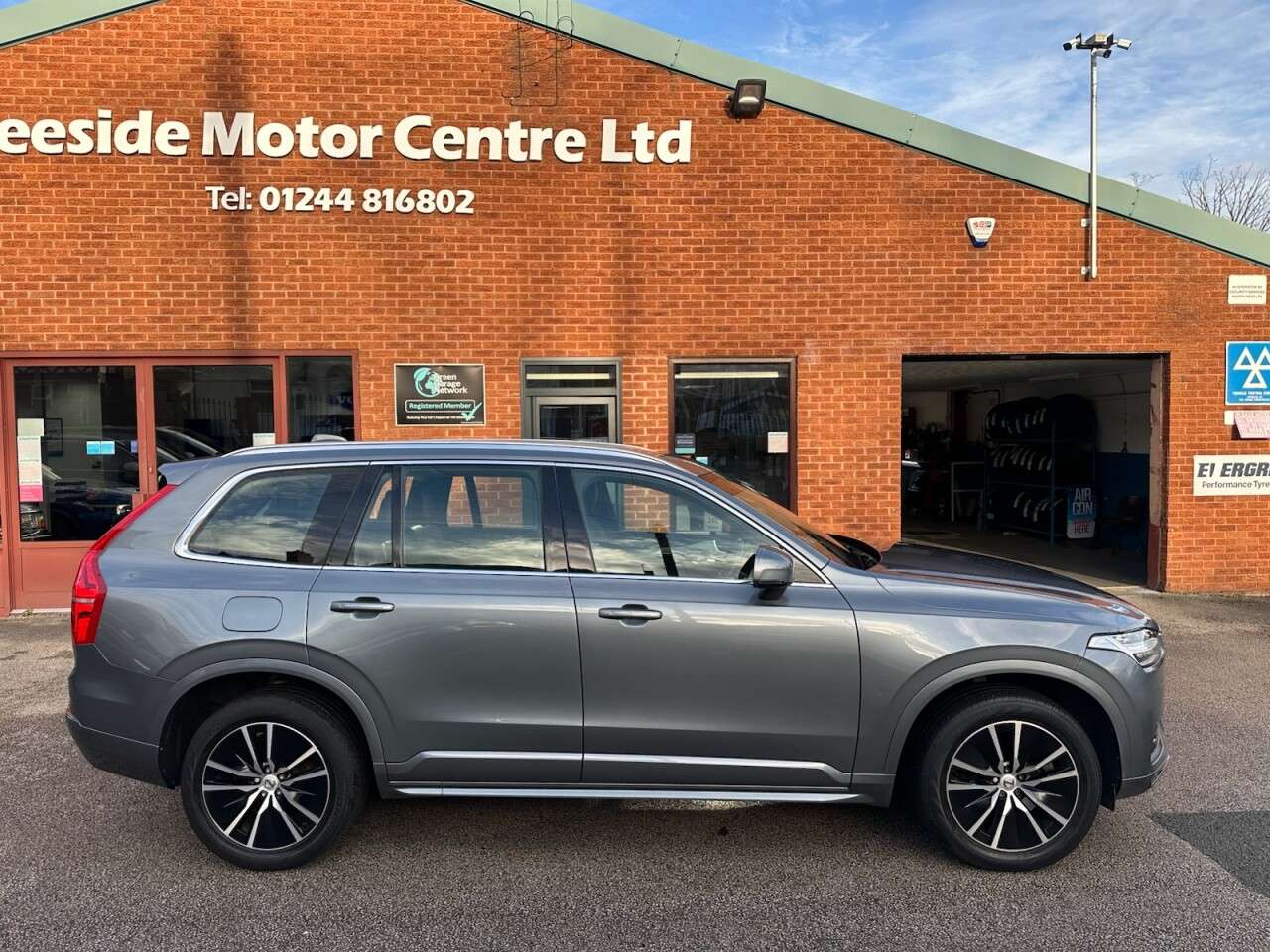 A 2020 VOLVO XC90 2.0 B5 MHEV Momentum SUV 5dr Diesel Hybrid Auto 4WD Euro 6 (s/s) (235 ps) R A 2020 VOLVO XC90 2.0 B5 MHEV Momentum SUV 5dr Diesel Hybrid Auto 4WD Euro 6 (s/s) (235 ps) R