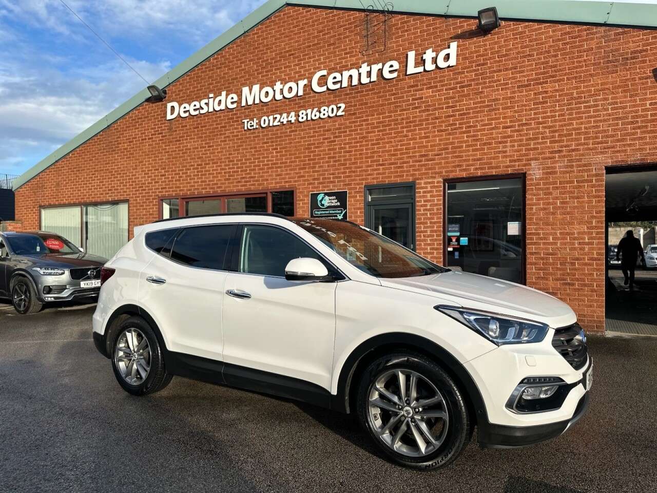 A 2016 HYUNDAI SANTA FE 2.2 CRDi Blue Drive Premium SE SUV 5dr Diesel Auto 4WD Euro 6 (s/s) (7 Seat A 2016 HYUNDAI SANTA FE 2.2 CRDi Blue Drive Premium SE SUV 5dr Diesel Auto 4WD Euro 6 (s/s) (7 Seat