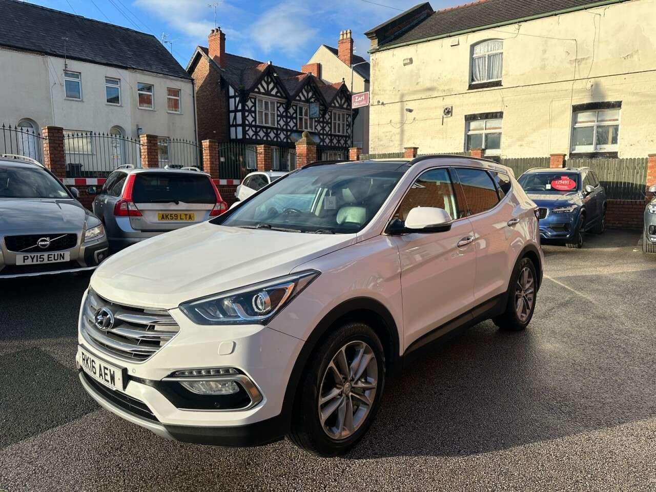 A 2016 HYUNDAI SANTA FE 2.2 CRDi Blue Drive Premium SE SUV 5dr Diesel Auto 4WD Euro 6 (s/s) (7 Seat A 2016 HYUNDAI SANTA FE 2.2 CRDi Blue Drive Premium SE SUV 5dr Diesel Auto 4WD Euro 6 (s/s) (7 Seat