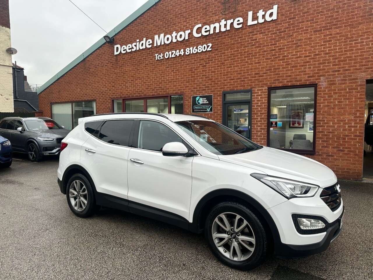 A 2015 HYUNDAI SANTA FE 2.2 CRDi Premium SUV 5dr Diesel Manual 4WD Euro 5 (5 seat) (194 bhp) Rear v A 2015 HYUNDAI SANTA FE 2.2 CRDi Premium SUV 5dr Diesel Manual 4WD Euro 5 (5 seat) (194 bhp) Rear v