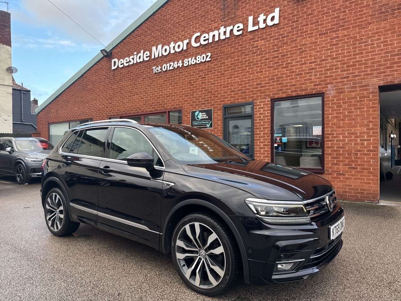 A 2019 VOLKSWAGEN TIGUAN 2.0 BiTDI R-Line Tech SUV 5dr Diesel DSG 4Motion Euro 6 (s/s) (240 ps) 360 A 2019 VOLKSWAGEN TIGUAN 2.0 BiTDI R-Line Tech SUV 5dr Diesel DSG 4Motion Euro 6 (s/s) (240 ps) 360