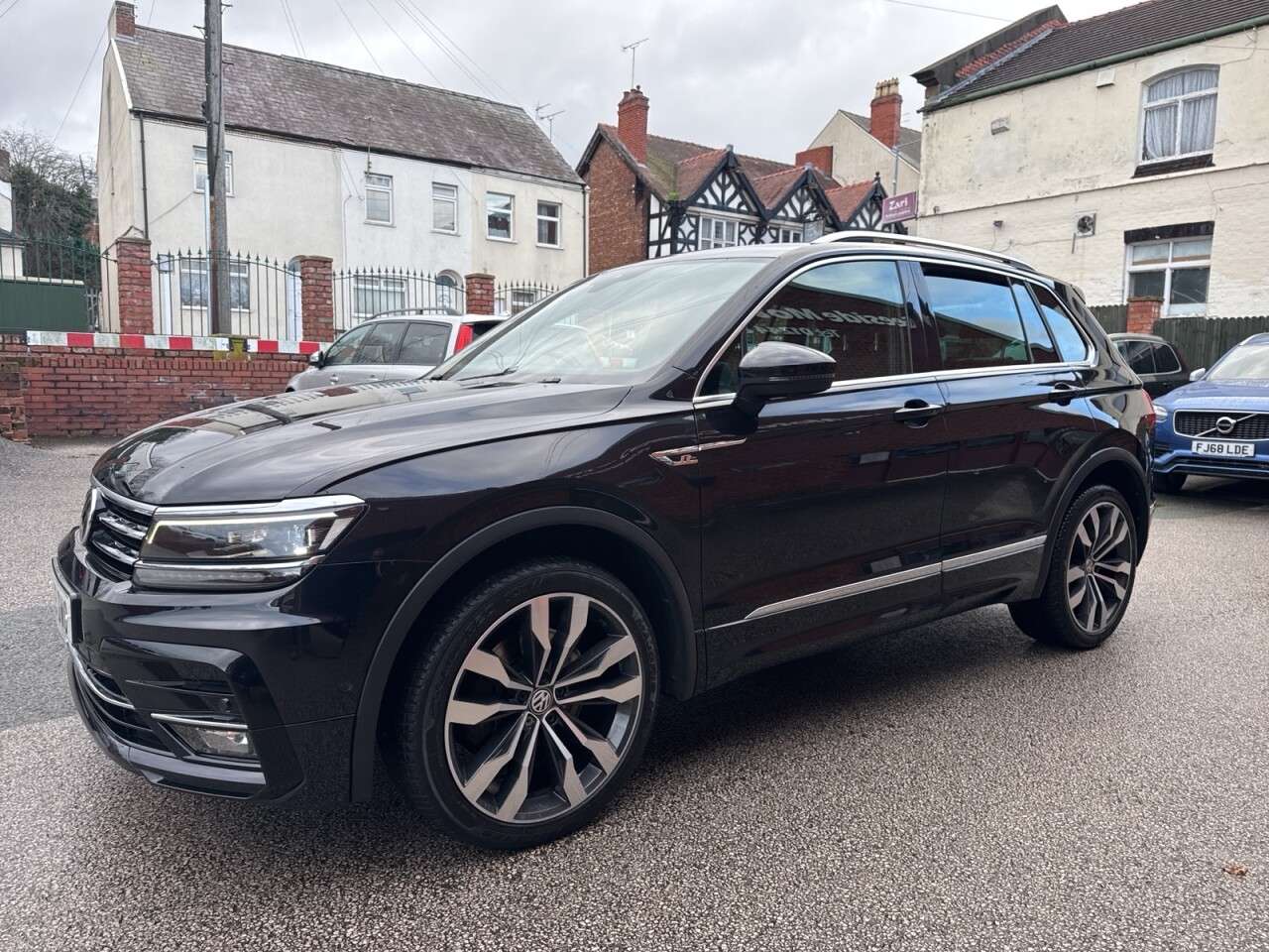 A 2019 VOLKSWAGEN TIGUAN 2.0 BiTDI R-Line Tech SUV 5dr Diesel DSG 4Motion Euro 6 (s/s) (240 ps) 360 A 2019 VOLKSWAGEN TIGUAN 2.0 BiTDI R-Line Tech SUV 5dr Diesel DSG 4Motion Euro 6 (s/s) (240 ps) 360