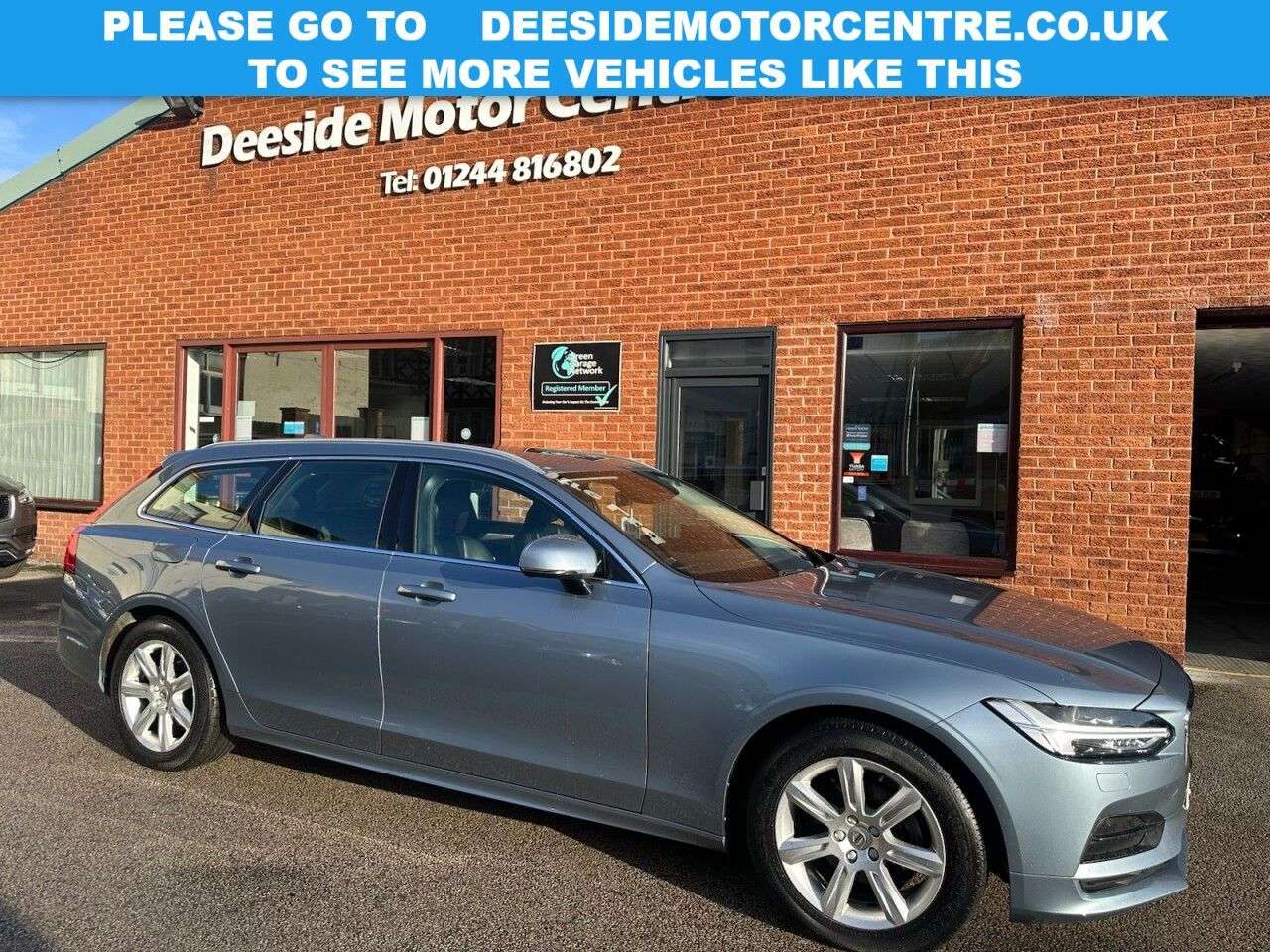 A 2018 VOLVO V90 2.0 D4 Momentum Estate 5dr Diesel Auto Euro 6 (s/s) (190 ps) Front and rear A 2018 VOLVO V90 2.0 D4 Momentum Estate 5dr Diesel Auto Euro 6 (s/s) (190 ps) Front and rear