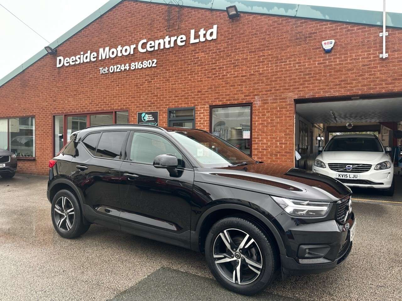 A 2020 VOLVO XC40 1.5 T3 R-Design SUV 5dr Petrol Auto Euro 6 (s/s) (163 ps) Rear view camera A 2020 VOLVO XC40 1.5 T3 R-Design SUV 5dr Petrol Auto Euro 6 (s/s) (163 ps) Rear view camera