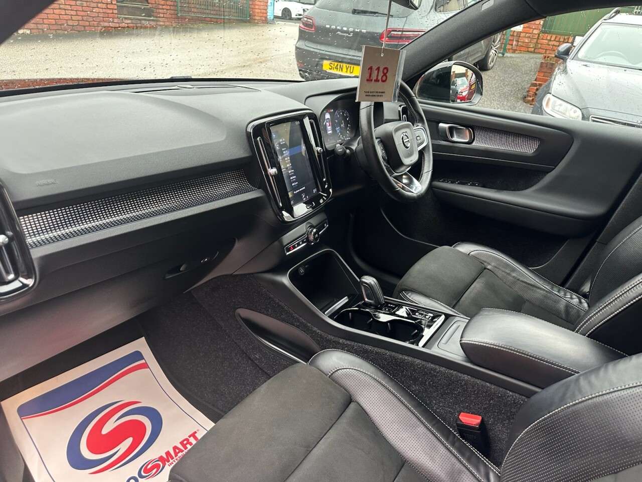 2020 VOLVO XC40 2020 VOLVO XC40