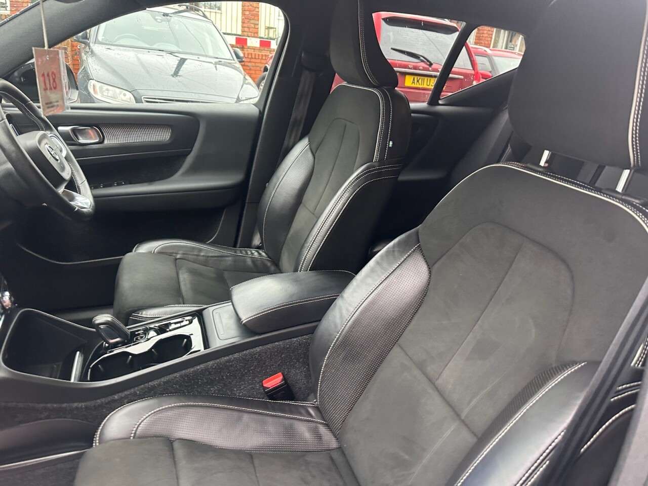 2020 VOLVO XC40 2020 VOLVO XC40