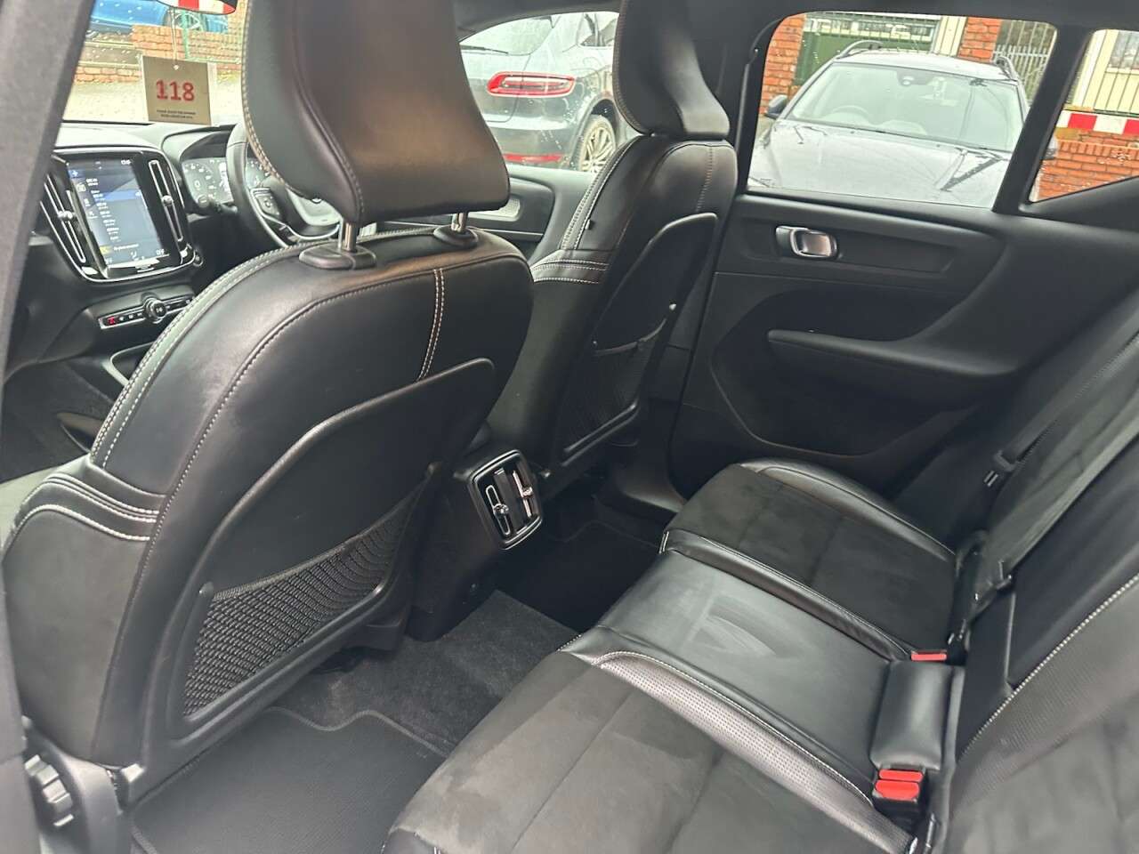 2020 VOLVO XC40 2020 VOLVO XC40