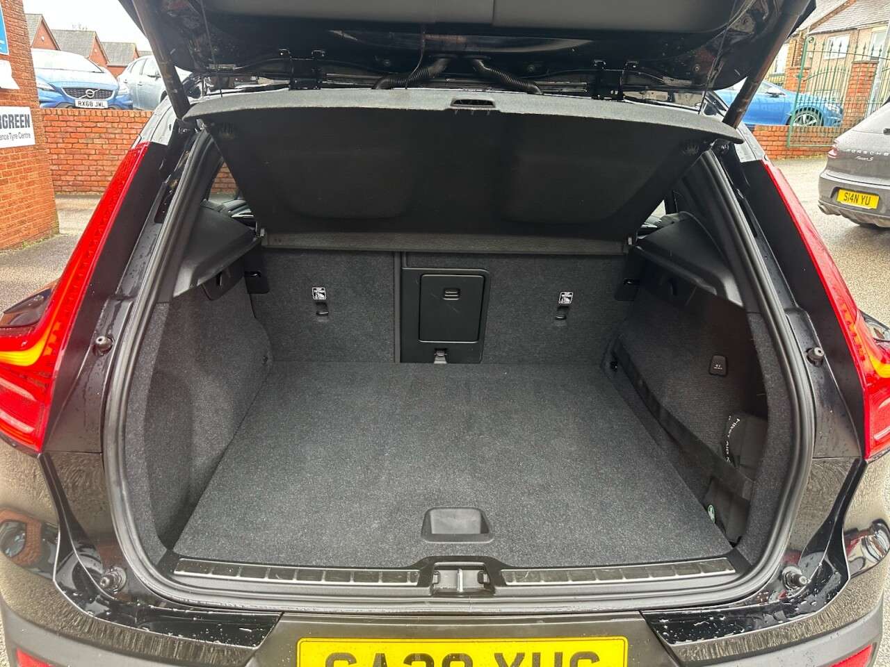 2020 VOLVO XC40 2020 VOLVO XC40