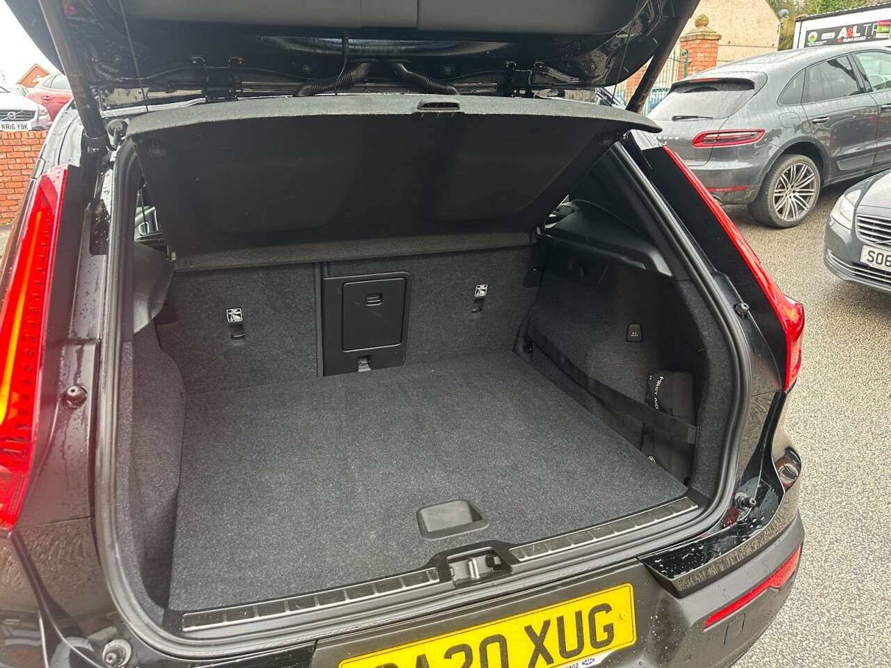 2020 VOLVO XC40 2020 VOLVO XC40