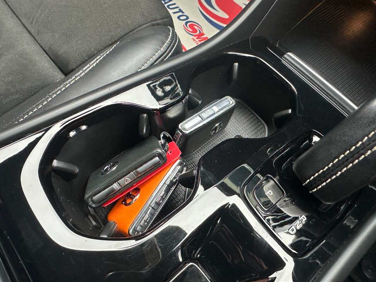 2020 VOLVO XC40 2020 VOLVO XC40