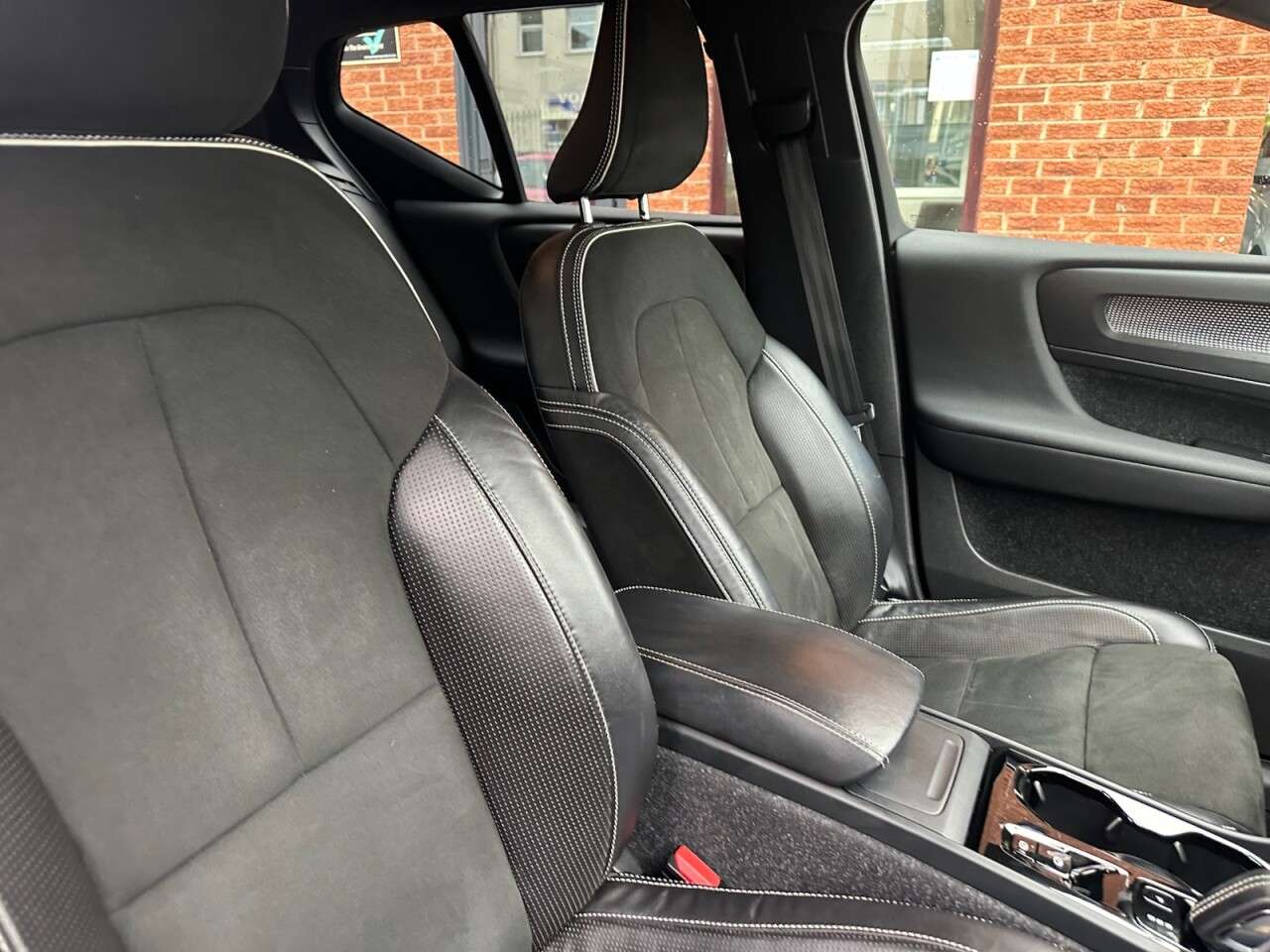 2020 VOLVO XC40 2020 VOLVO XC40