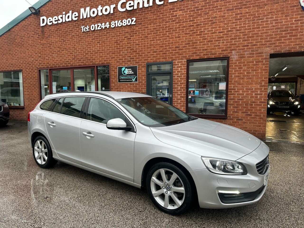 A 2018 VOLVO V60 2.0 D2 SE Nav Estate 5dr Diesel Manual Euro 6 (s/s) (120 ps) Rear parking s A 2018 VOLVO V60 2.0 D2 SE Nav Estate 5dr Diesel Manual Euro 6 (s/s) (120 ps) Rear parking s