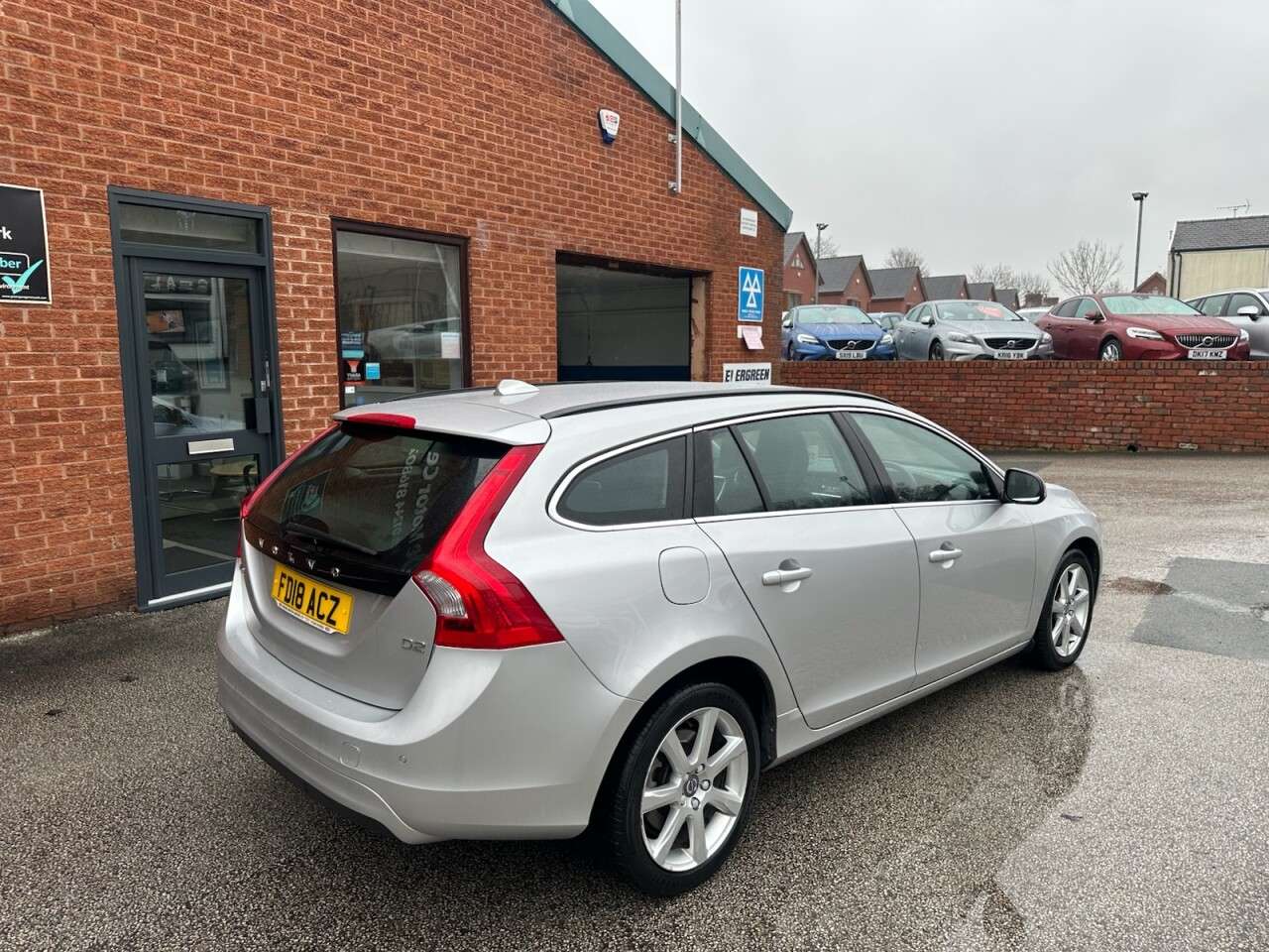 2018 VOLVO V60 2018 VOLVO V60
